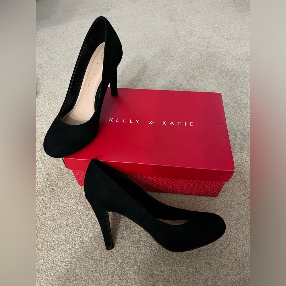 Kelly & Katie Larissa Black Pumps